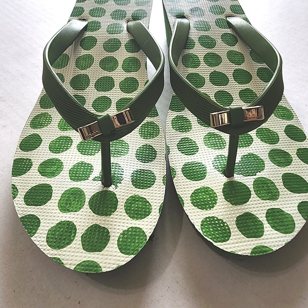 🌸 Coach |‎ Green Polka Dot Flip Flops, size  8 - Picture 3 of 8